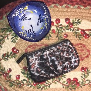 Victoria’s Secret shimmer cheetah pouch 🐆